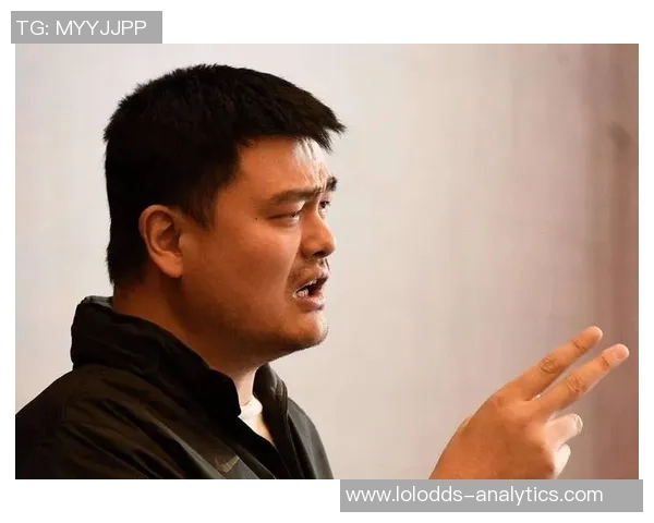 姚明状态回暖引发球迷热议期待他在赛场上的精彩表现与未来发展