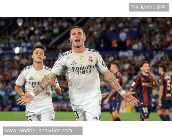 国王杯激战平局皇马与巴萨鏖战90分钟乌龙球成焦点解析 国王杯激战平局皇马与巴萨鏖战90分钟乌龙球成焦点解析