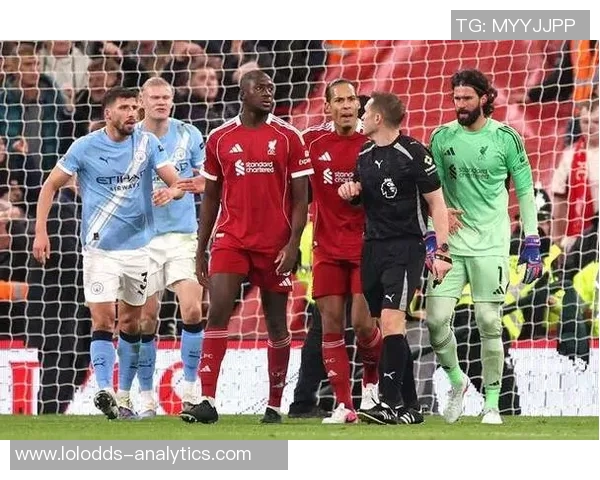 英超激战利物浦险胜里昂争议判罚引发全场热议 英超激战利物浦险胜里昂争议判罚引发全场热议